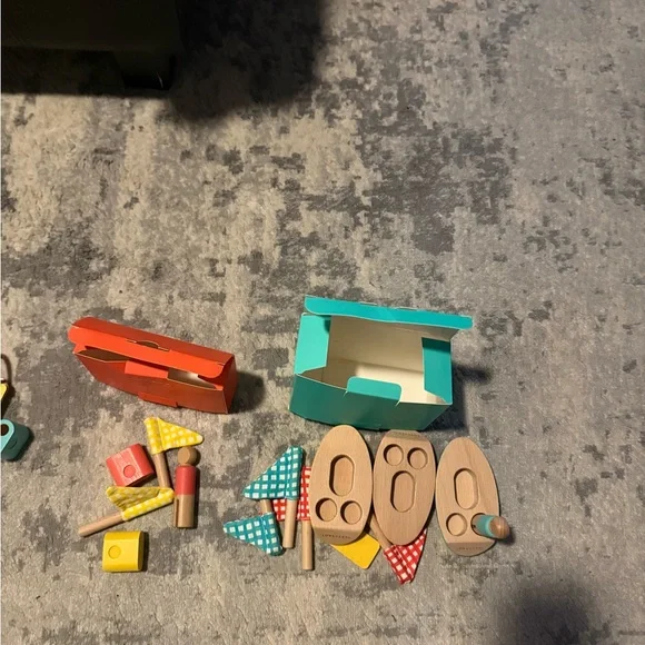 LOVEVERY Montessori Play Kit - Picture 8 of 16